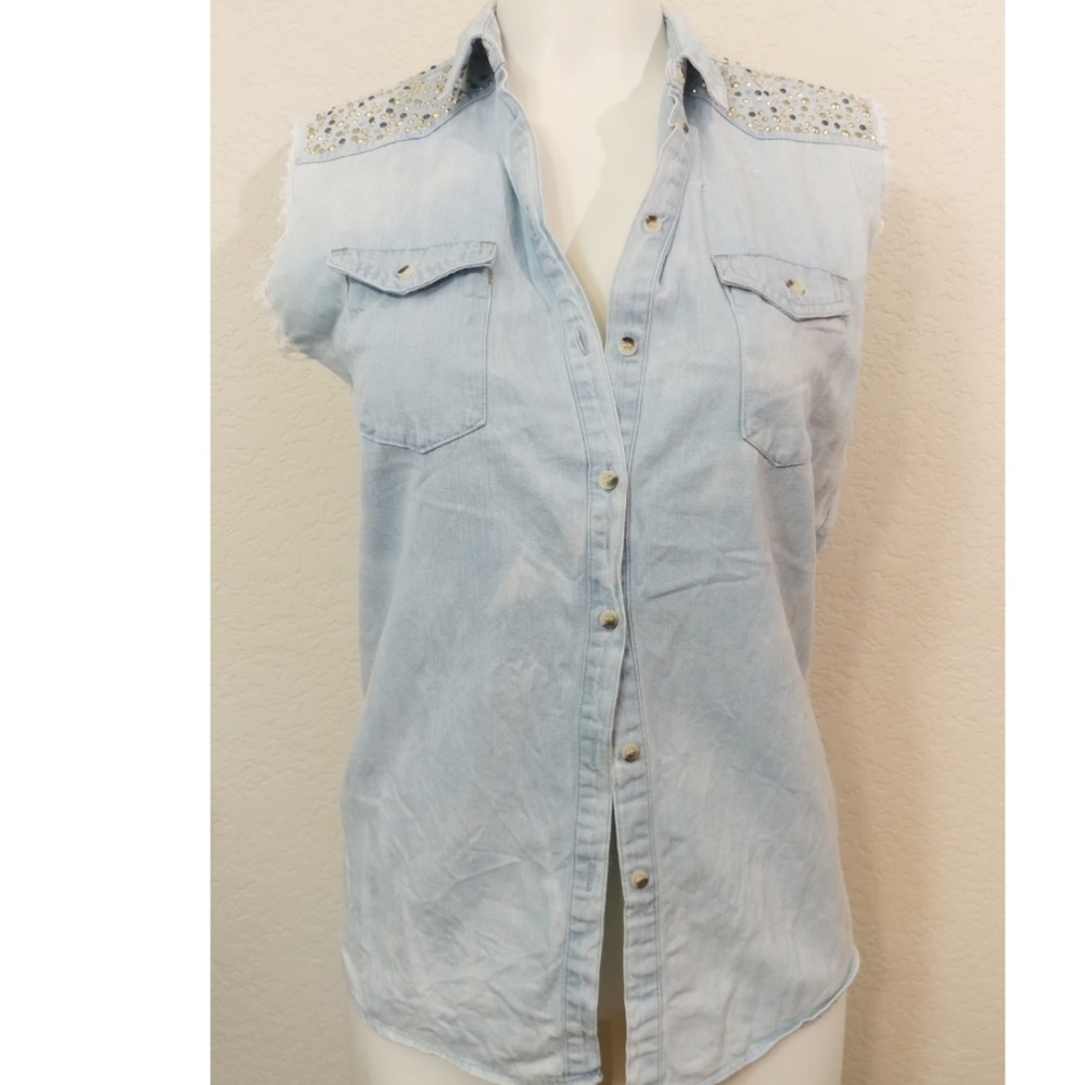 RED TULIPS SLEEVELESS BUTTON DOWN STUDDED SHIRT